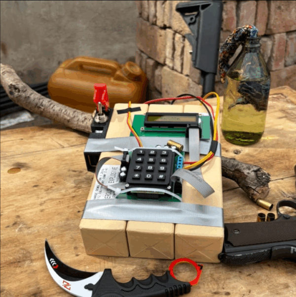 Csgo1:1 Restore the Handcrafted C4 model [Customizable Seven-digit password]