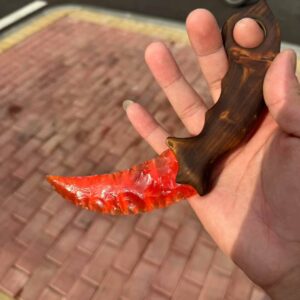 【 Fire-burned wood handle 】 Ruby material Karambitt