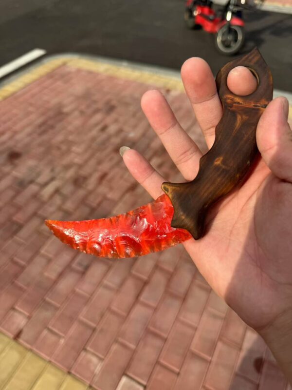 【 Fire-burned wood handle 】 Ruby material Karambitt