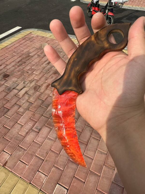 【 Fire-burned wood handle 】 Ruby material Karambitt