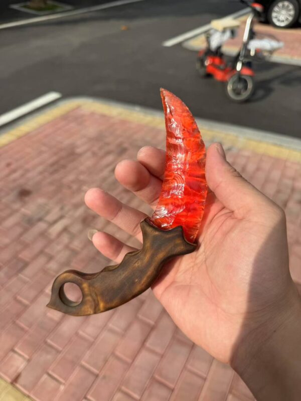 【 Fire-burned wood handle 】 Ruby material Karambitt