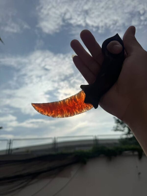 【 Fire-burned wood handle 】 Ruby material Karambitt