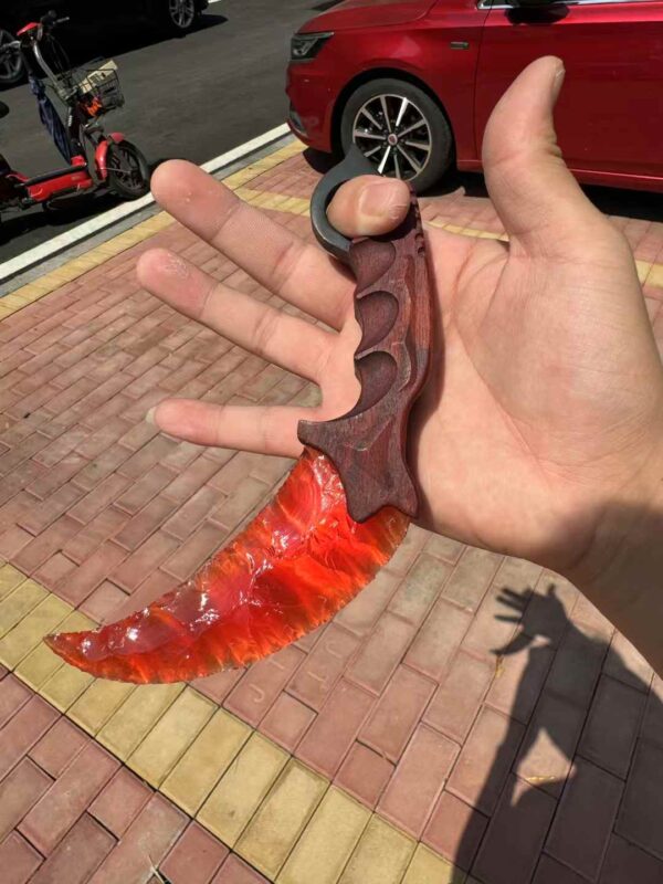 【 Fire-burned wood handle 】 Ruby material Karambitt