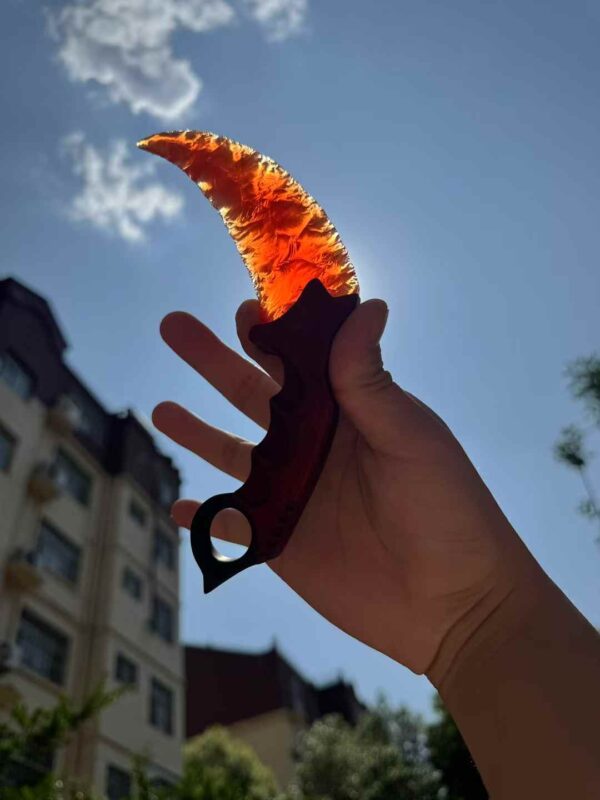 【 Fire-burned wood handle 】 Ruby material Karambitt