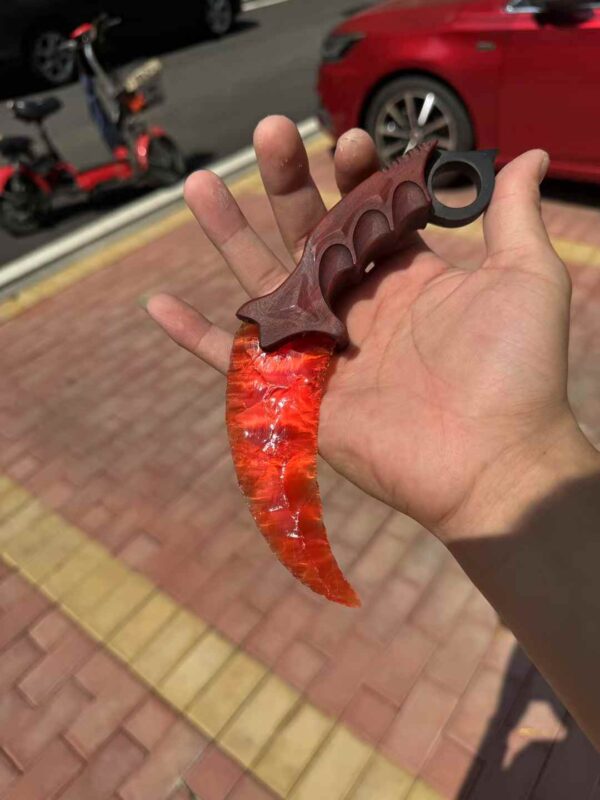 【 Fire-burned wood handle 】 Ruby material Karambitt