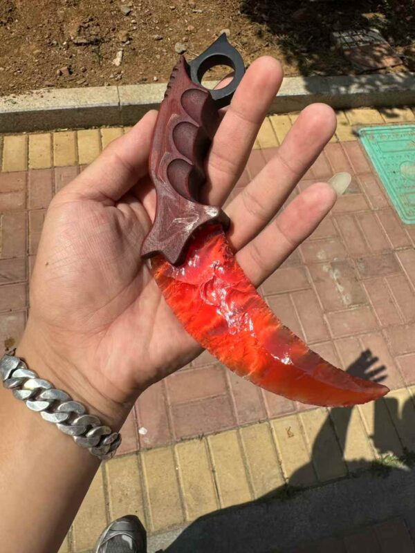 【 Fire-burned wood handle 】 Ruby material Karambitt