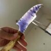 【 Burnt wood Handle 】 A purple-glowing dagger made of cat's eye stone