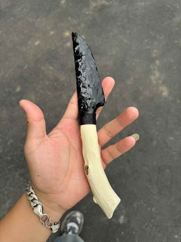 【 Wooden handle 】 Obsidian hunting knife