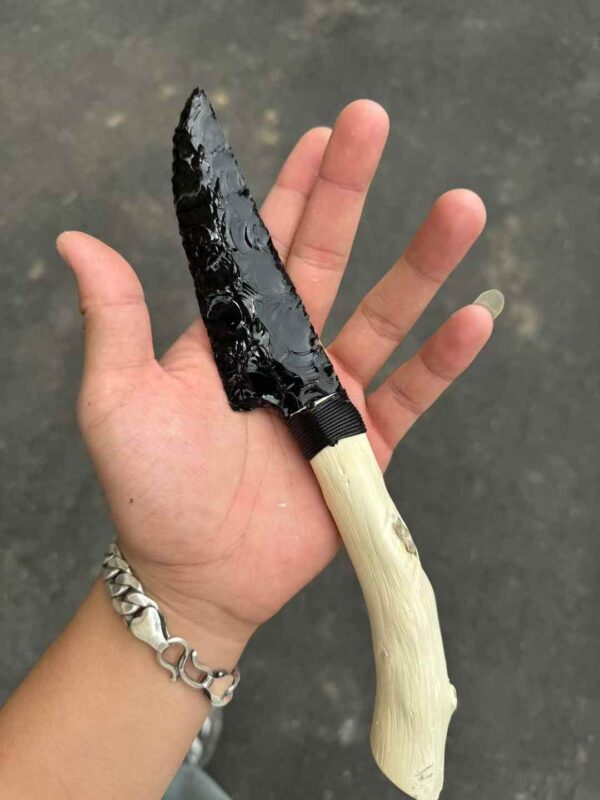 【 Wooden handle 】 Obsidian hunting knife