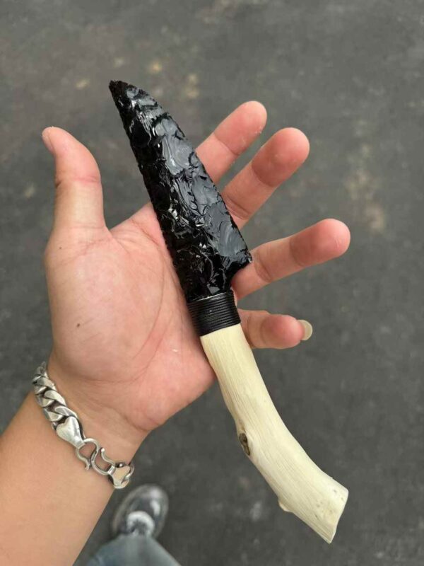【 Wooden handle 】 Obsidian hunting knife
